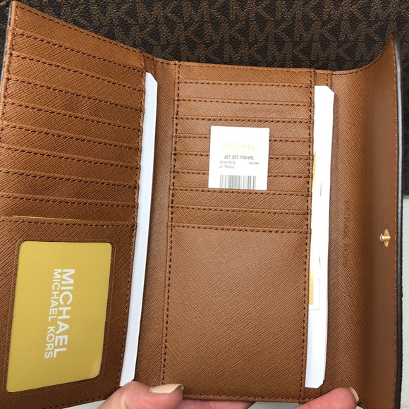 Nwt Michael Kors Bundle Jet Set travel +wallet - Picture 3 of 7